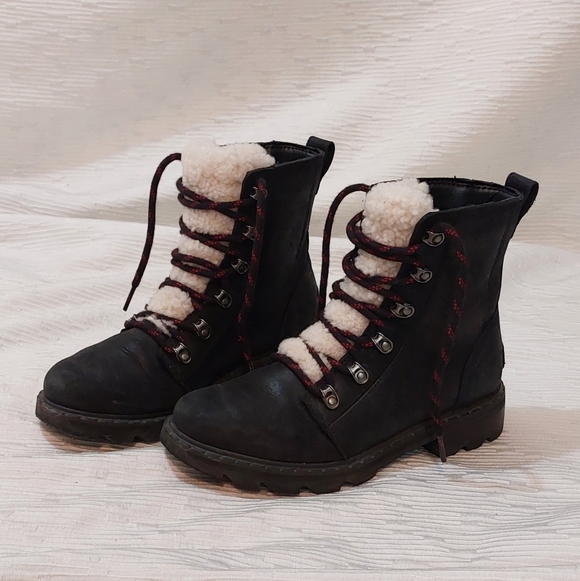 Sorel Shoes - Sorel Black Leather Lace-Up Winter Boots with White Sherpa Tongue Size 7